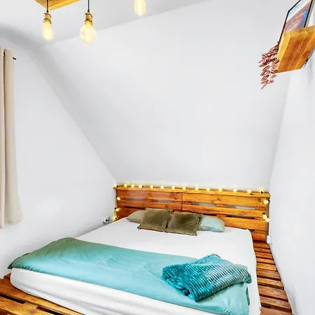 Bavaria - Zentral Mit Stellplatz, Kueche & Netflix *