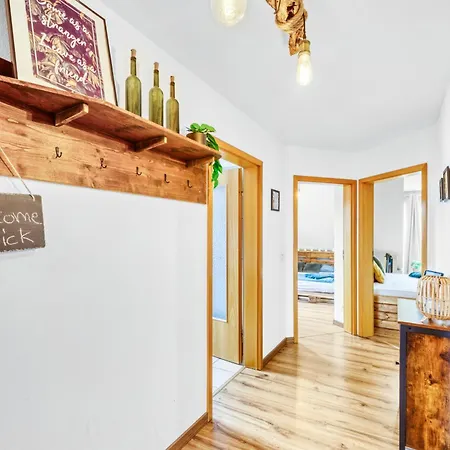 Bavaria - Zentral Mit Stellplatz, Kueche & Netflix *